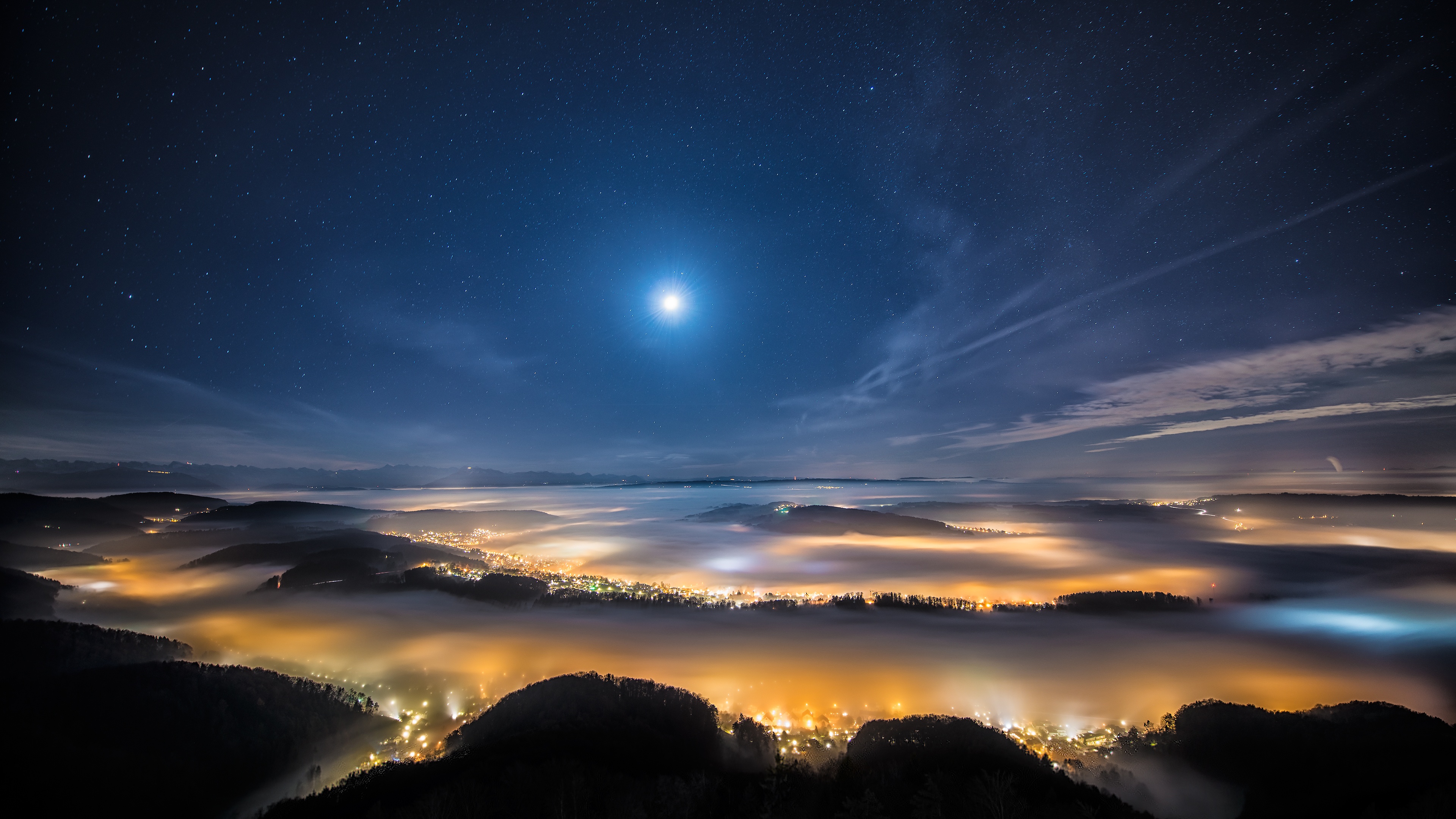 vixen_polarie_night_sky_lights_clouds_uetliberg_switzerland__3840x2160.jpg